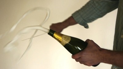 comment-sabrer-facielemnt-une-bouteille-de-champagne.jpg