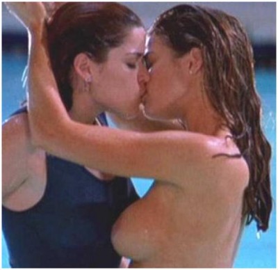 neve-campbell-denise-richards.jpg