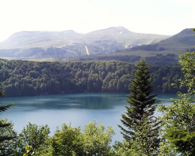 Lac_Pavin_Vue_géné.JPG