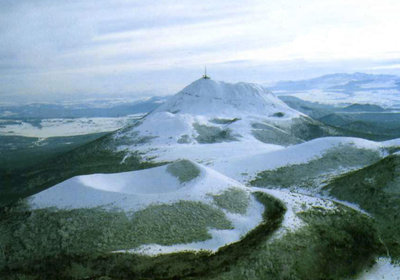 Pariou-and-Puy-de-Dome.jpg