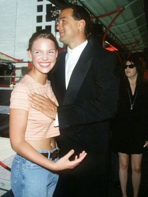 Steven-Seagal-Gropes-Katherine-heigl.jpg