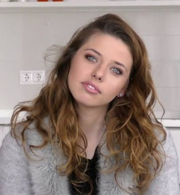 OrnellaCyan.jpg