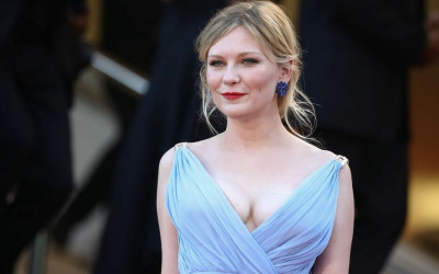 Kirsten dunst blue.jpg