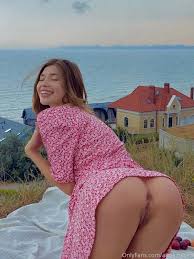 Anna Ralphs ass.jpg