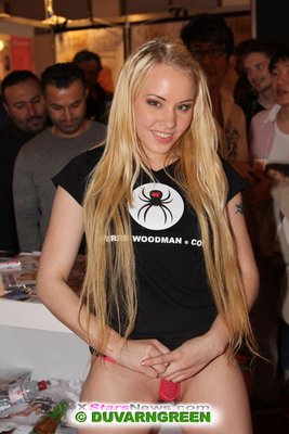 Lola Taylor