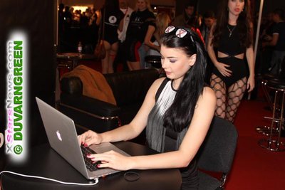Scarlett Lee on live chat